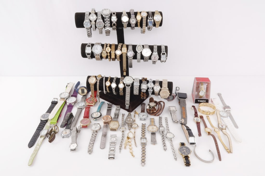 7 POUNDS ASSORTED WOMENS WRISTWATCH LOT (1 of 9)