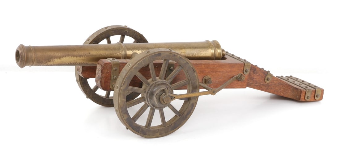 POCHER TORINO 16TH C CULVERIN FIELD GUN 1:20 MODEL: Vintage Pocher Torino Cannon C/06 16th-century demi-culverin with carriage, 1:20 model, of brass and wood. Length 9.5 inches. Width 3.5 inches. Very good condition. Missing capsquares.