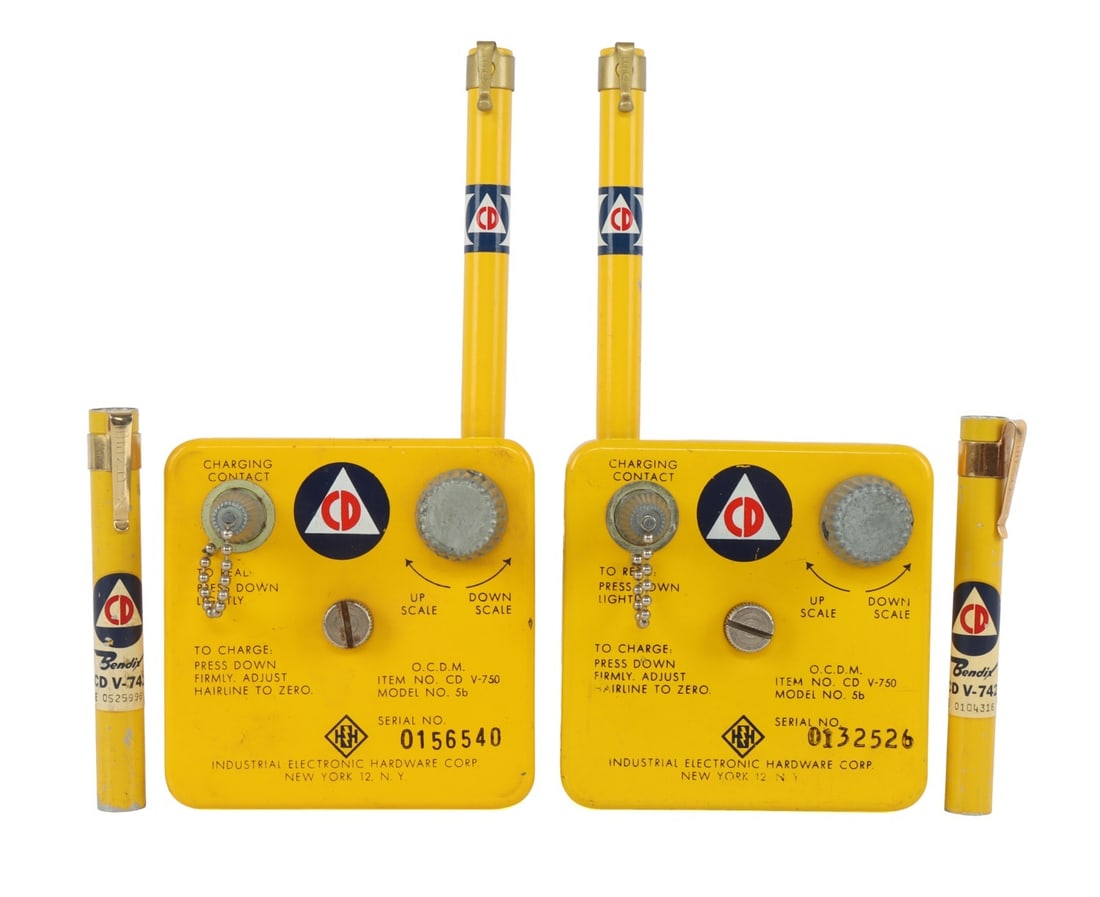 2 PC CD V-750/ 742 RADIOLOGICAL DOSIMETER CHARGER: TWO (2) Industrial Electronic Hardware Corp CD V-750 Dosimeter Charger for radiation detection device. FOUR (4) Vintage CD V-742 Pocket dosimeters. Very god condition.