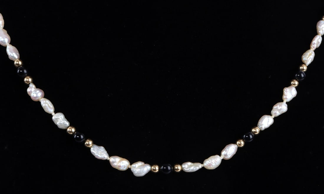 14KT GOLD FRESH WATER PEARL NECKLACE (1 of 6)