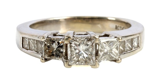 14KT WHITE GOLD PAST PRESENT FUTURE DIAMOND RING