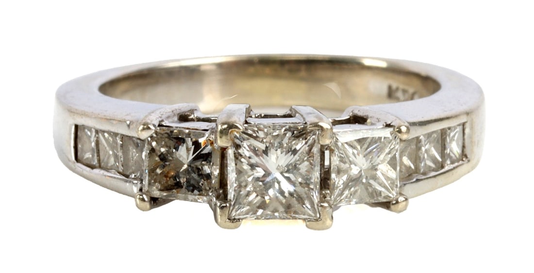 14KT WHITE GOLD PAST PRESENT FUTURE DIAMOND RING (1 of 7)