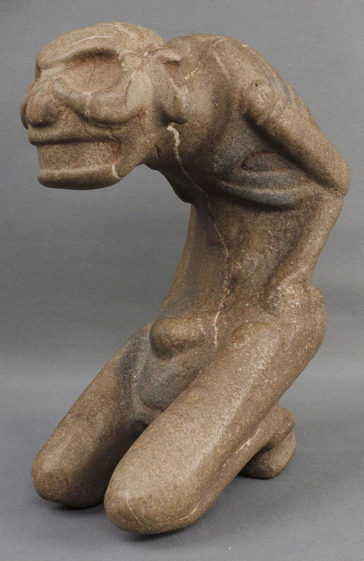 TAINO KNEELING CACIQUE SCULPTURE (1 of 5)