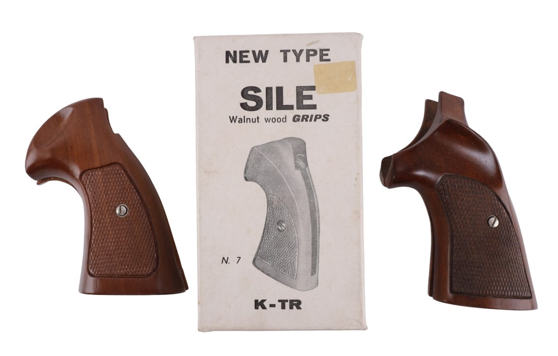 SMITH & WESSON SILE K FRAME TARGET GRIP LOT OF 2 (1 of 5)