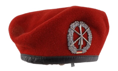 COLD WAR ERA GERMAN RED BARET CAP WITH BADGE