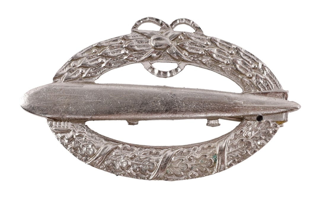 WWI IMPERIAL GERMAN MARINE ZEPPELIN BADGE: Features a zeppelin within an oak wreath. Unauthenticated, sold as is.