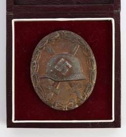 WWII GERMAN CASED WOUND BADGE IN GOLD