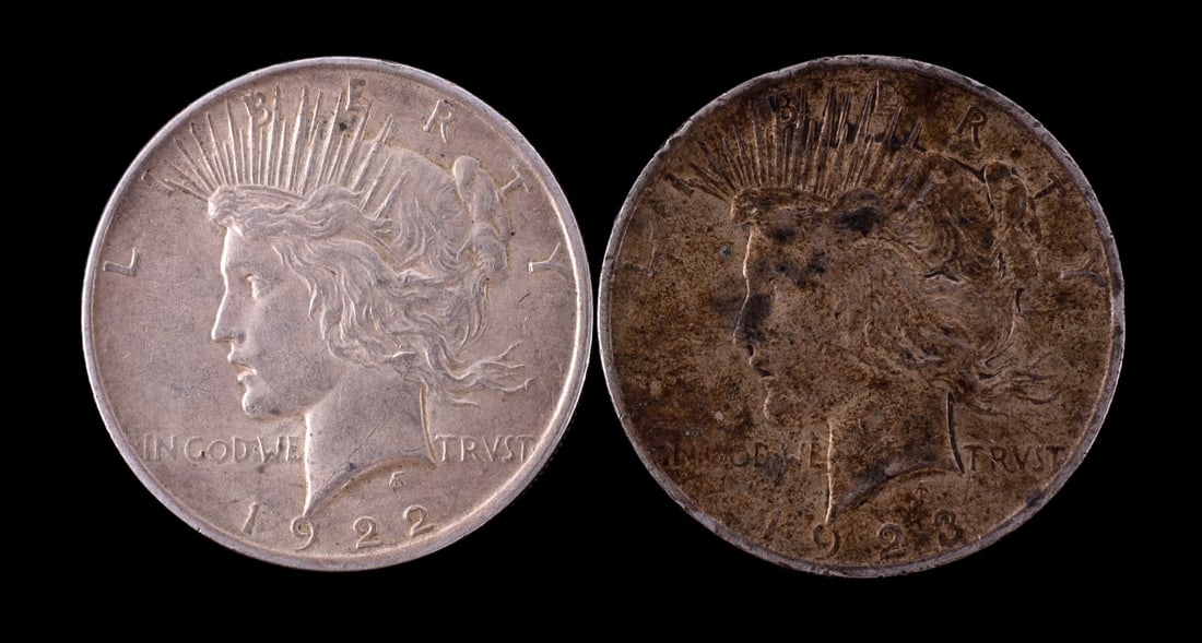 TWO US SILVER PEACE DOLLARS 1922 (1 of 2)
