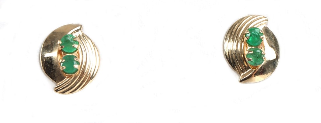 585 14KT YELLOW GOLD EMERALD STUD EARRINGS (1 of 6)
