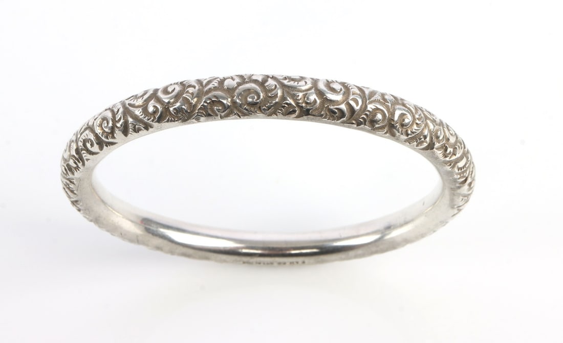 925 VICTORIAN STERLING SILVER BANGLE (1 of 4)