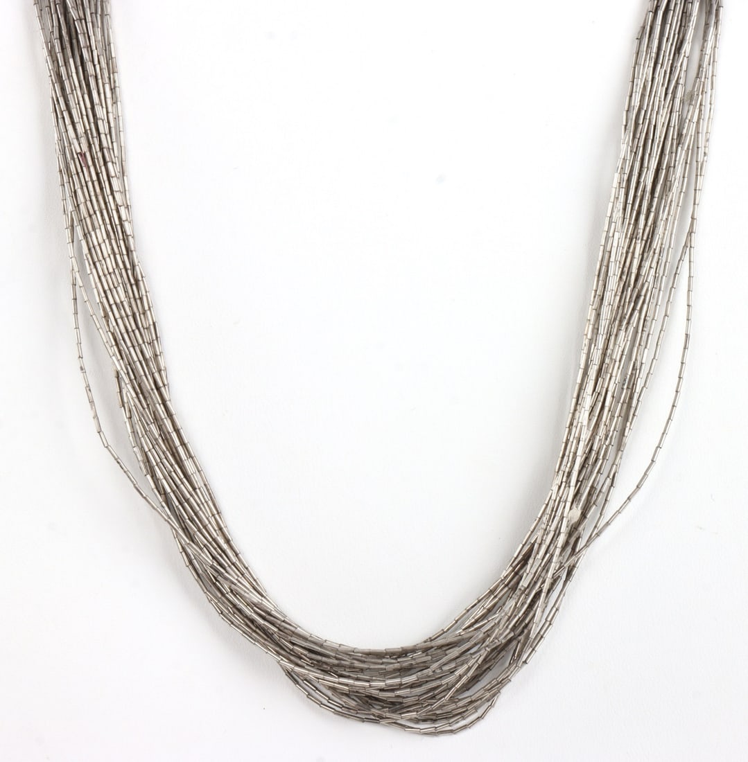 VINTAGE NAVAJO LIQUID SILVER 30 STAND NECKLACE (1 of 5)