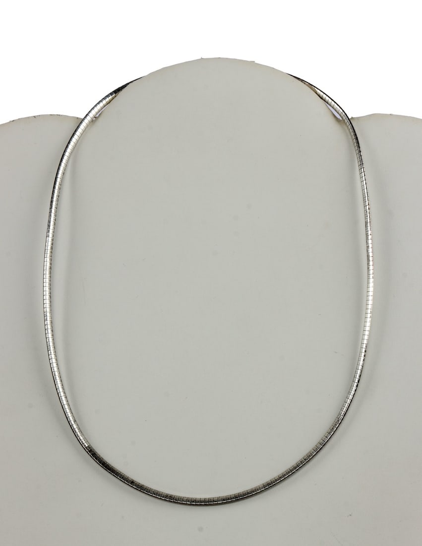 OMEGA CHAIN .925 STERLING SILVER: An Omega chain made from .925 sterling silver. 18.75 inches. Very good, original condition. This lot has a reserve.