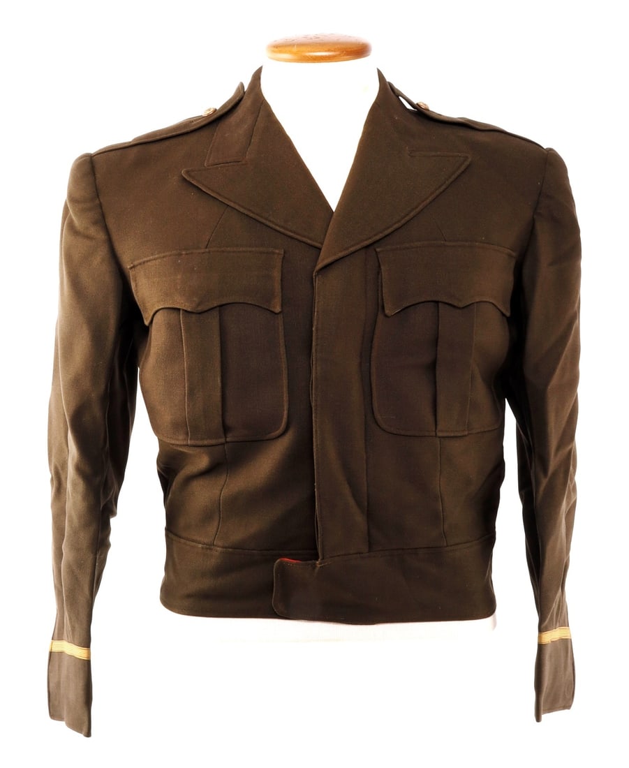 WWII US ARMY IKE JACKET NAMED PRIVATE PURCHASE: A private purchase 'Ike' jacket from the Second World War. This jacket has a shoulder patch for the Fifth Army (Army North). This jacket has a distinctive red lining. Name tag attributes the jacket to