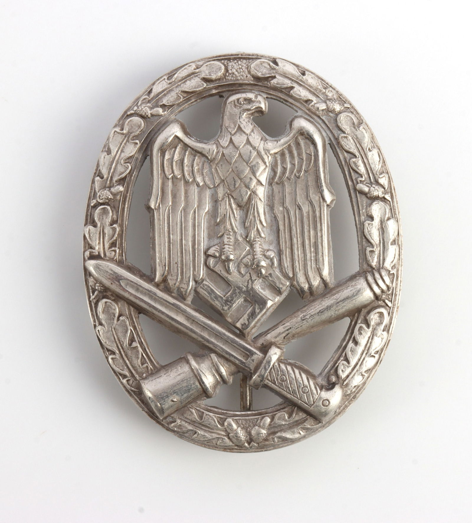 GENERAL ASSAULT BADGE WWII GERMAN REICH: Stamped hollow type badge. It measures 2 1/16 inches. Very good condition. This lot has a reserve.