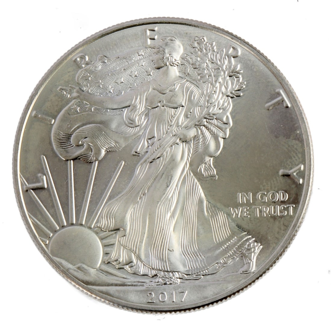 ONE 1 OZT .999 FINE SILVER EAGLE 2017 (1 of 2)