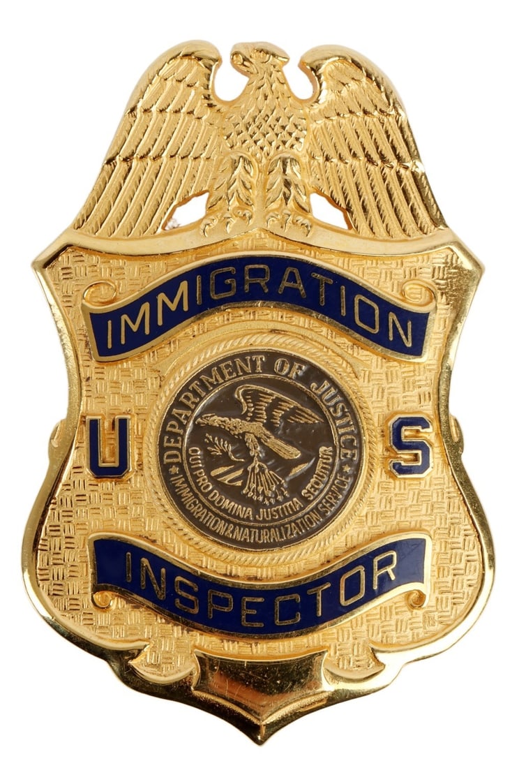 US IMMIGRATION INSPECTOR DOJ SHIELD OBSOLETE BADGE (1 of 4)