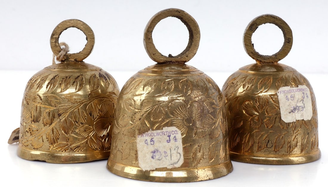 VINTAGE BRASS BELLS F W WOOLWORTH LOT OF 3 (1 of 5)