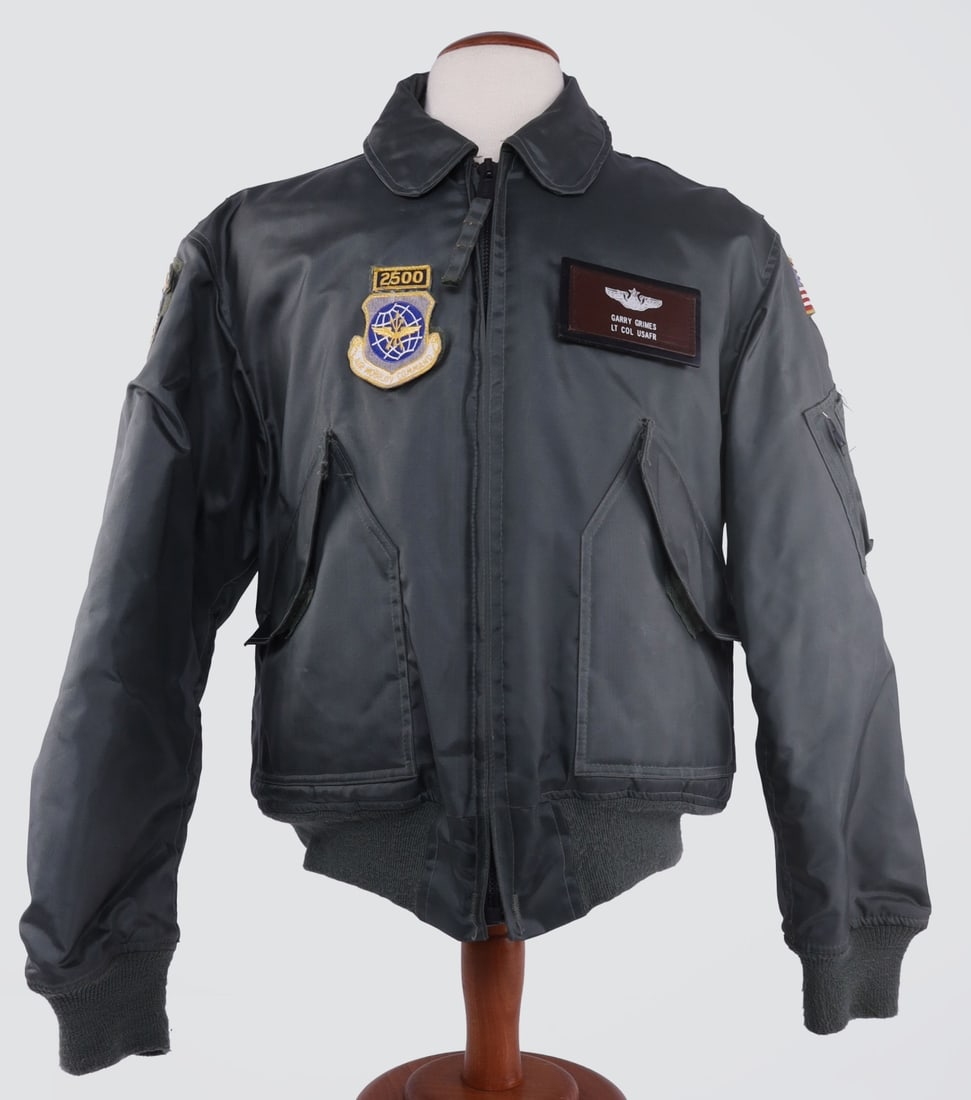 USAF NAMED CWU-45/P FLIGHT JACKET SIZE LARGE 42-44: US Air Force CWU-45/P flyer's jacket, men's size large (42-44). Personalized "Garry Grimes Lt Col USAFR." Has insignia patches of 2500 Air Mobility Command and 512th Operations Support FLT.
