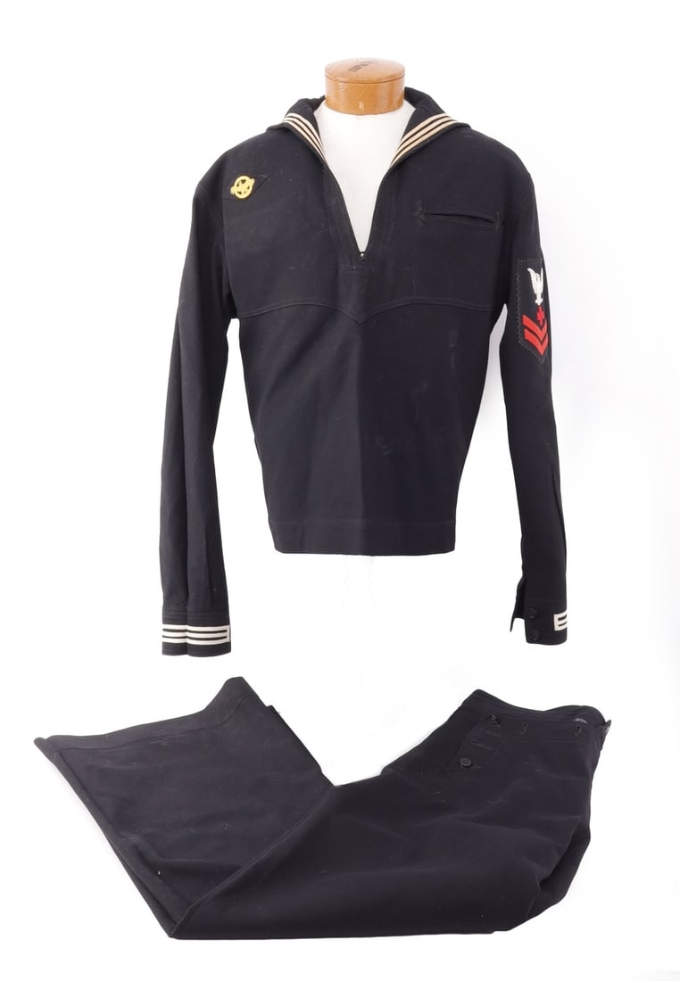 WWII AMERICAN NAVAL CRACKER JACK MEDIC UNIFORM (1 of 14)
