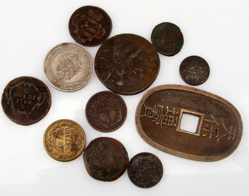 FOREIGN & ANCIENT COINS 11 OLDER MISC 1700-1800: Good variety of mostly unattributed bronze/copper with a 1773 George III Copper, 1788 Soldo, 1799 E 2 Soldi, 1862 A 48 Einen Thaler, 1871 Kreuzer, 1877 Centavo Dominican Republic, 1883 Magyar, 1888 E 