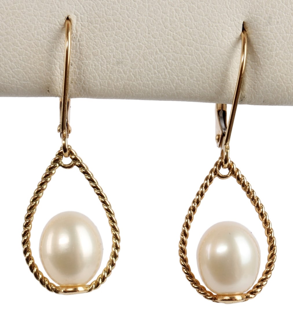 14KT YELLOW GOLD PEARL LEVERBACK EARRINGS: 14kt yellow gold pearl leverback drop style earrings. Pearl measures 26.67mm. Full earring measures 1.25 inches. Stamp "14K" on lever. This lot has a reserve.