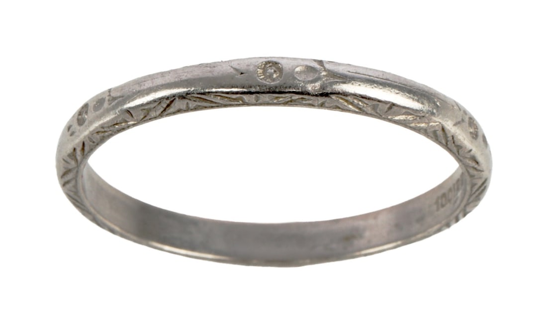 ART DECO ANTIQUE PLATINUM IRIDIUM GEOMETRIC RING: Art Deco ring. Platinum and iridium with geometric patterns. Stamped "100 irid 900 plat." Size 8. Band thickness 2.28mm (0.089 inches). This lot has a reserve.