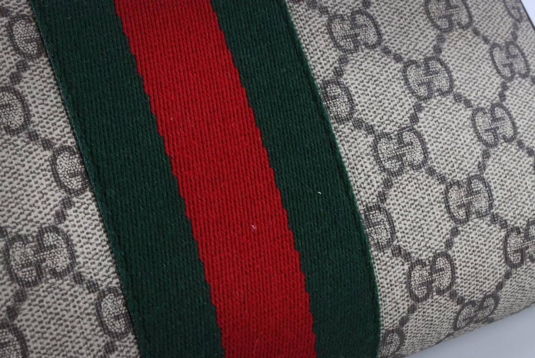 GUCCI INTERLOCKING G MEDIUM MESSENGER BAG - 8