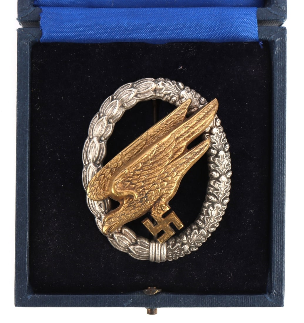 WWII GERMAN LUFTWAFFE PARATROOPER BADGE: Paratrooper/Fallschirmjaeger badge. Buntmetal heavy type. Measures2 1/8 inches. Very good condition. This lot has a reserve.