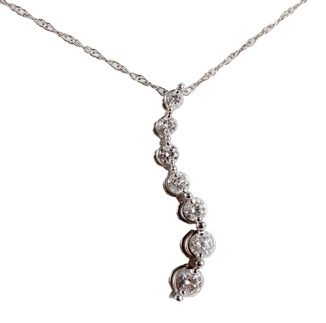 14KT WHITE GOLD GRADUATED DIAMOND NECKLACE: Diamonds measure from 0.83mm to 2mm. SI1 in clarity, H to I in color. Pendant measures 1 inch. Total length of rope chain is 18 inches. Stamped "14K" on clasp and on reverse of pendant. This lot has a