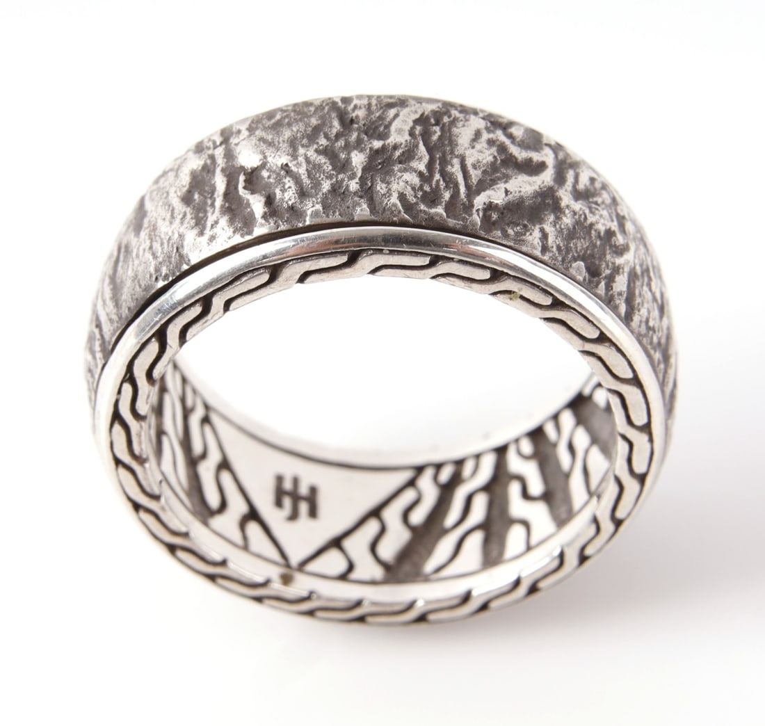 925 STERLING SILVER JOHN HARDY SPINNER RING: John Hardy sterling silver spinner band with stone finish. Very detailed ring with designs on outer and inner band. Stamped 925 JH. Size 10 This lot has a reserve.