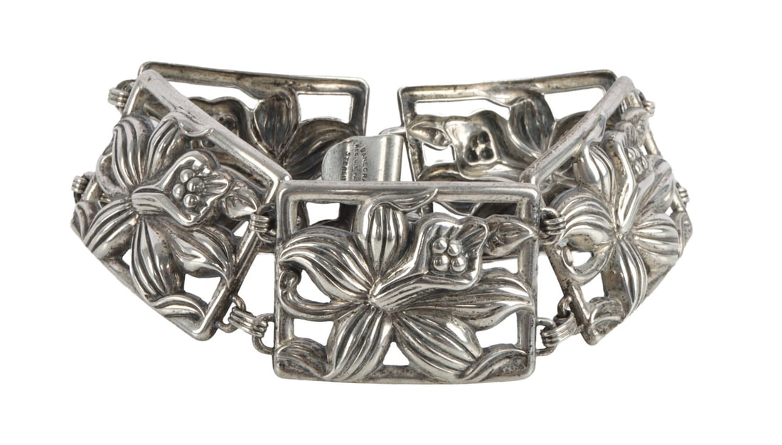 VINTAGE STERLING SILVER DANECRAFT FLOWER BRACELET: Vintage sterling silver Danecraft flower bracelet. This piece should be from 1940s - 1950s based on hallmark. Size 8 X 1 inches. Stamped " Danecraft reg u.s pat. off. sterling." This lot has a reserve