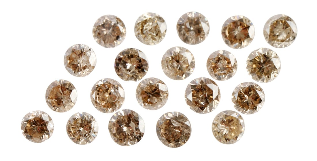 LOOSE RECLAIMED ROUND CUT DIAMONDS TCW 4.5: Loose reclaimed round cut diamonds. Stones were pulled from a gold bracelet and have been tested. Stone size range 0.275 ct - 0.215 ct. TCW is 4.52. This lot has a reserve.