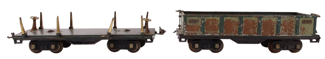 LIONEL MODEL TRAIN FLAT BED 511 & 512: Two Lionel model train components, a car and a flat bed. This lot has a reserve.