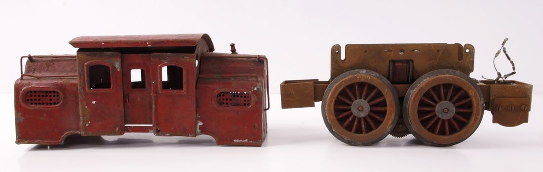 LIONEL MODEL TRAIN ENGINE NO. 38 - 5