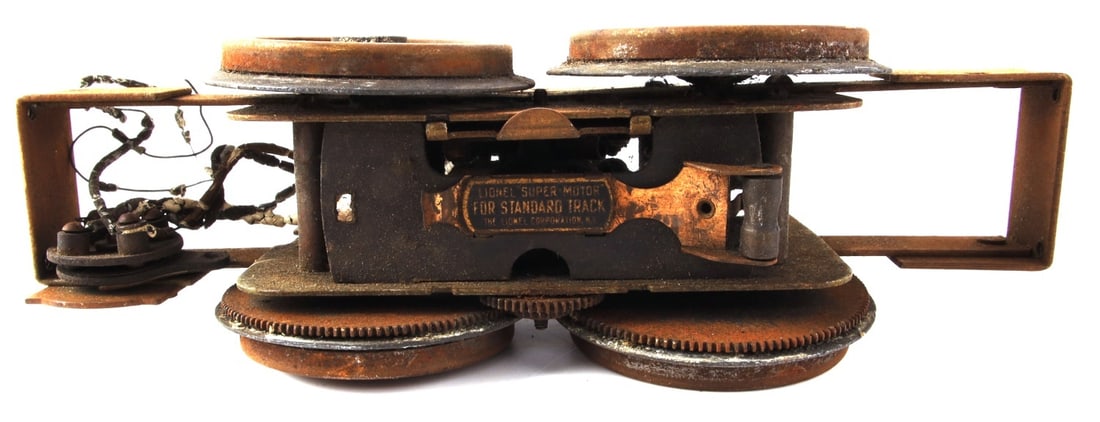 LIONEL MODEL TRAIN ENGINE NO. 38 - 8