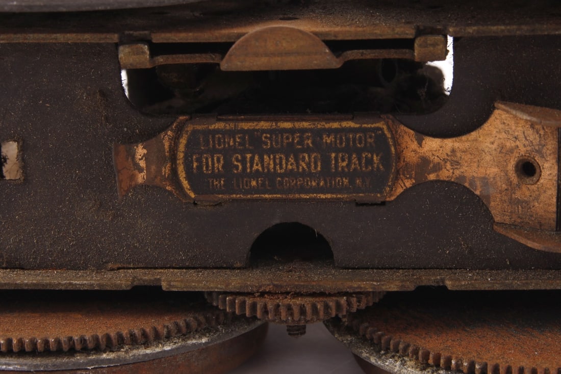 LIONEL MODEL TRAIN ENGINE NO. 38 - 9