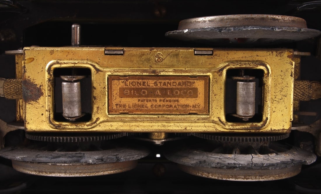 LIONEL MODEL TRAIN ENGINE NO. 381E - 10