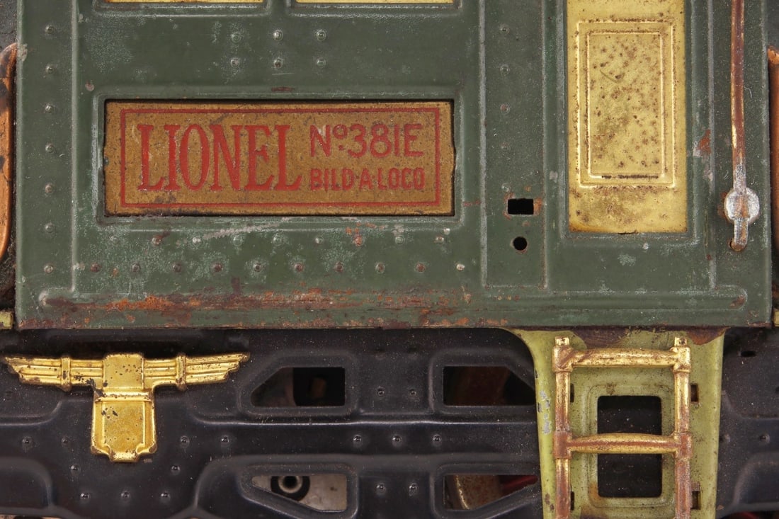 LIONEL MODEL TRAIN ENGINE NO. 381E - 4