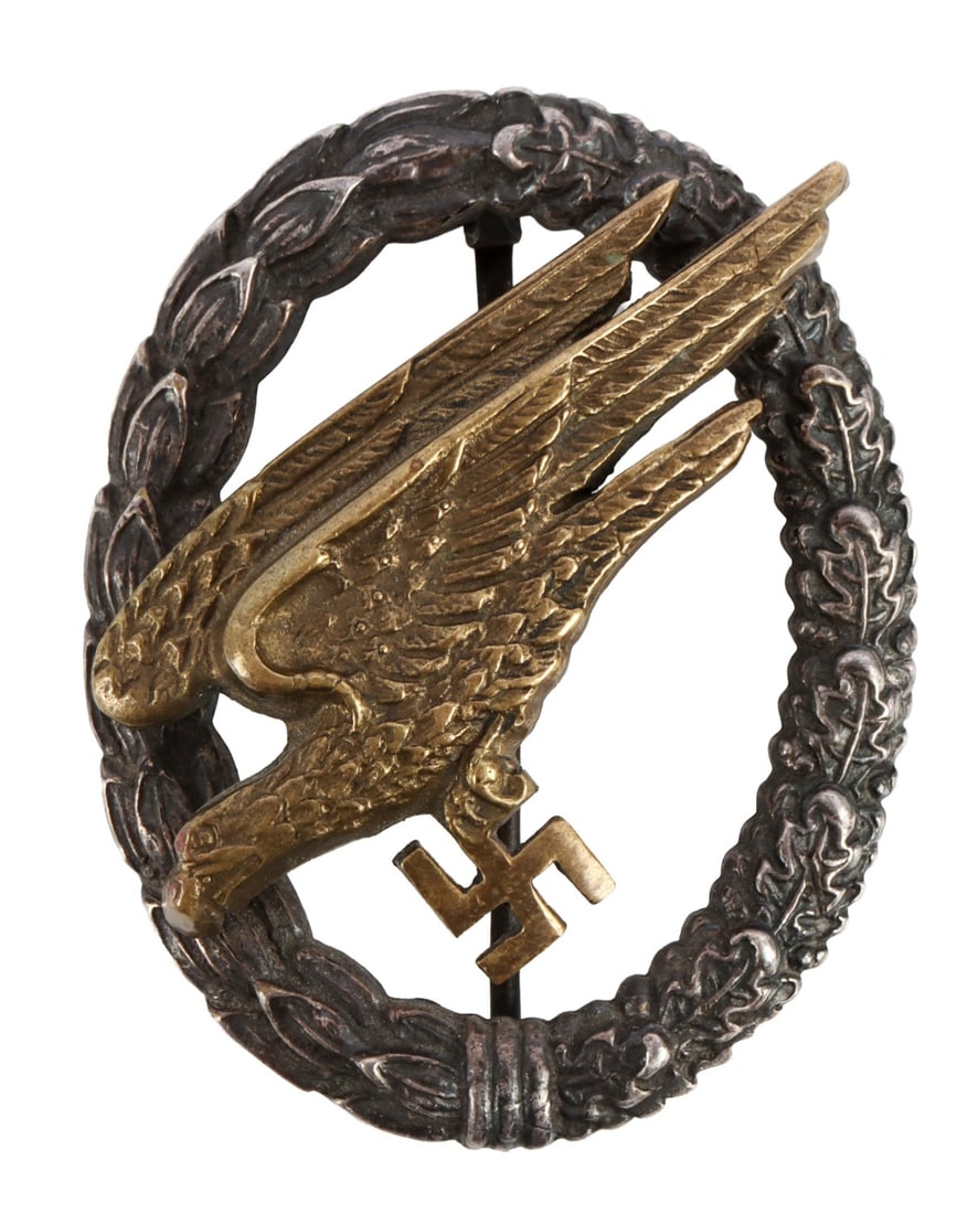 LUFTWAFFE FALLSCHIRMJAGER BADGE ASSMANN: Reverse has vertical round wire pin and flat wire catch. Gross weight 30 grams.