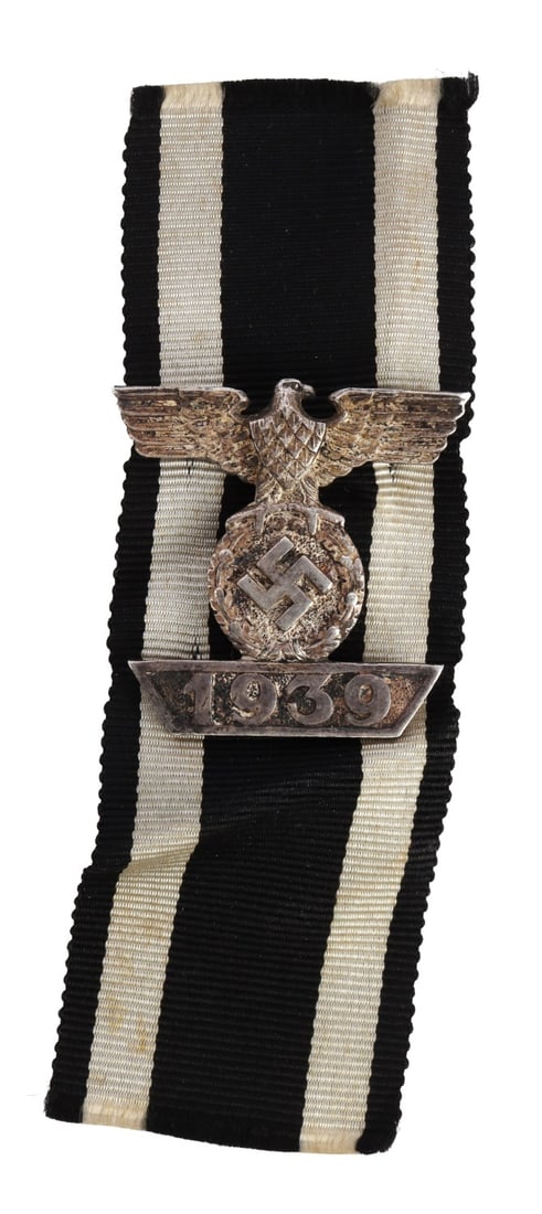 WWII GERMAN IRON CROSS 2ND CLASS SPANGE W RIBBON (1 of 3)