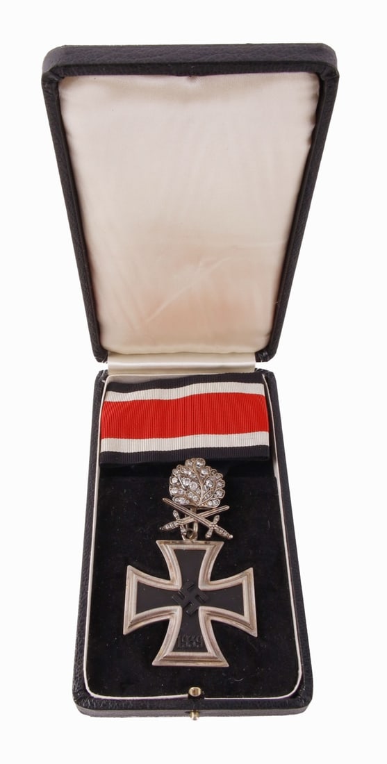 WWII GERMAN KNIGHTS CROSS W OAK LEAF DIAMONDS (1 of 9)
