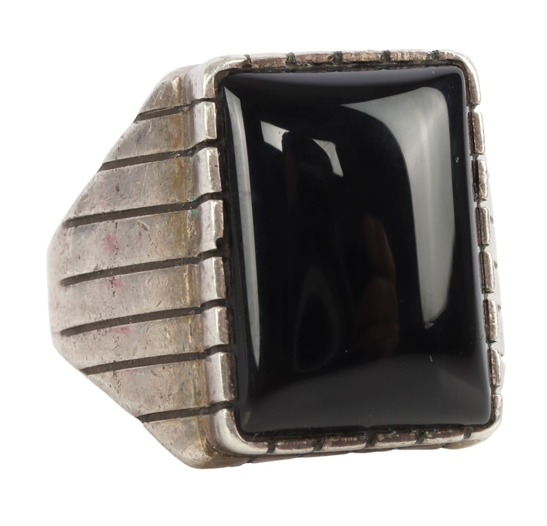 VINTAGE STERLING SILVER AND ONYX RING (1 of 7)