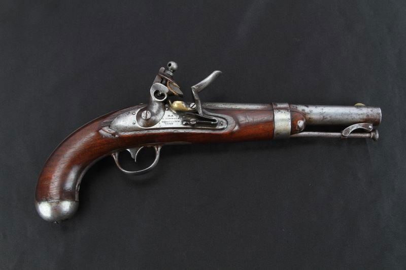 US MODEL 1836 FLINTLOCK PISTOL R JOHNSON 1837: Excellent US Model 1836 flintlock pistol, by Robert Johnson of Middletown, Connecticut. Produced between 1836 and 1844, this example is marked and dated on lock plate "U.S./R. JOHNSON.MIDDN CONN/1842"