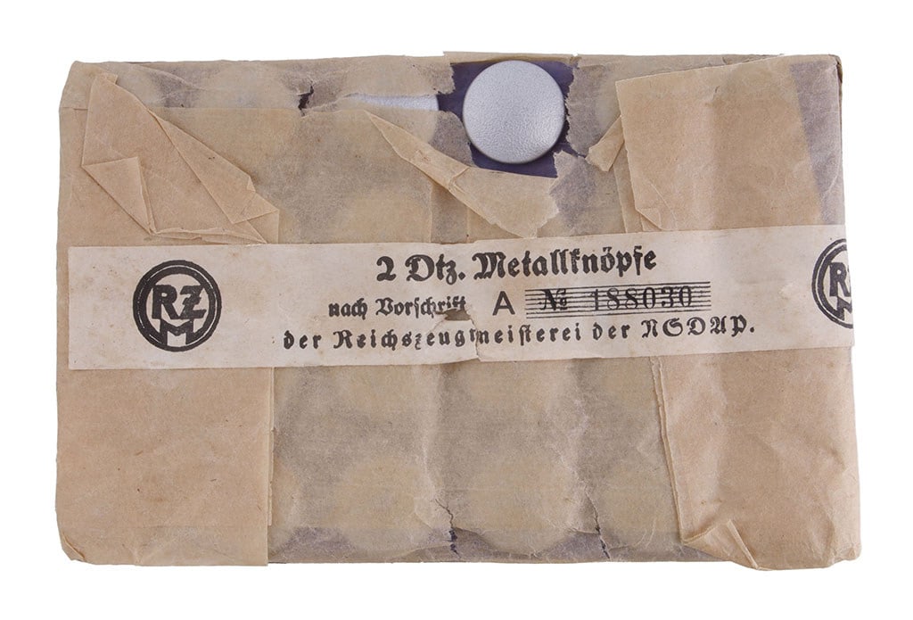 24 Unissued Tunic Buttons in Package WWII German (1 of 5)