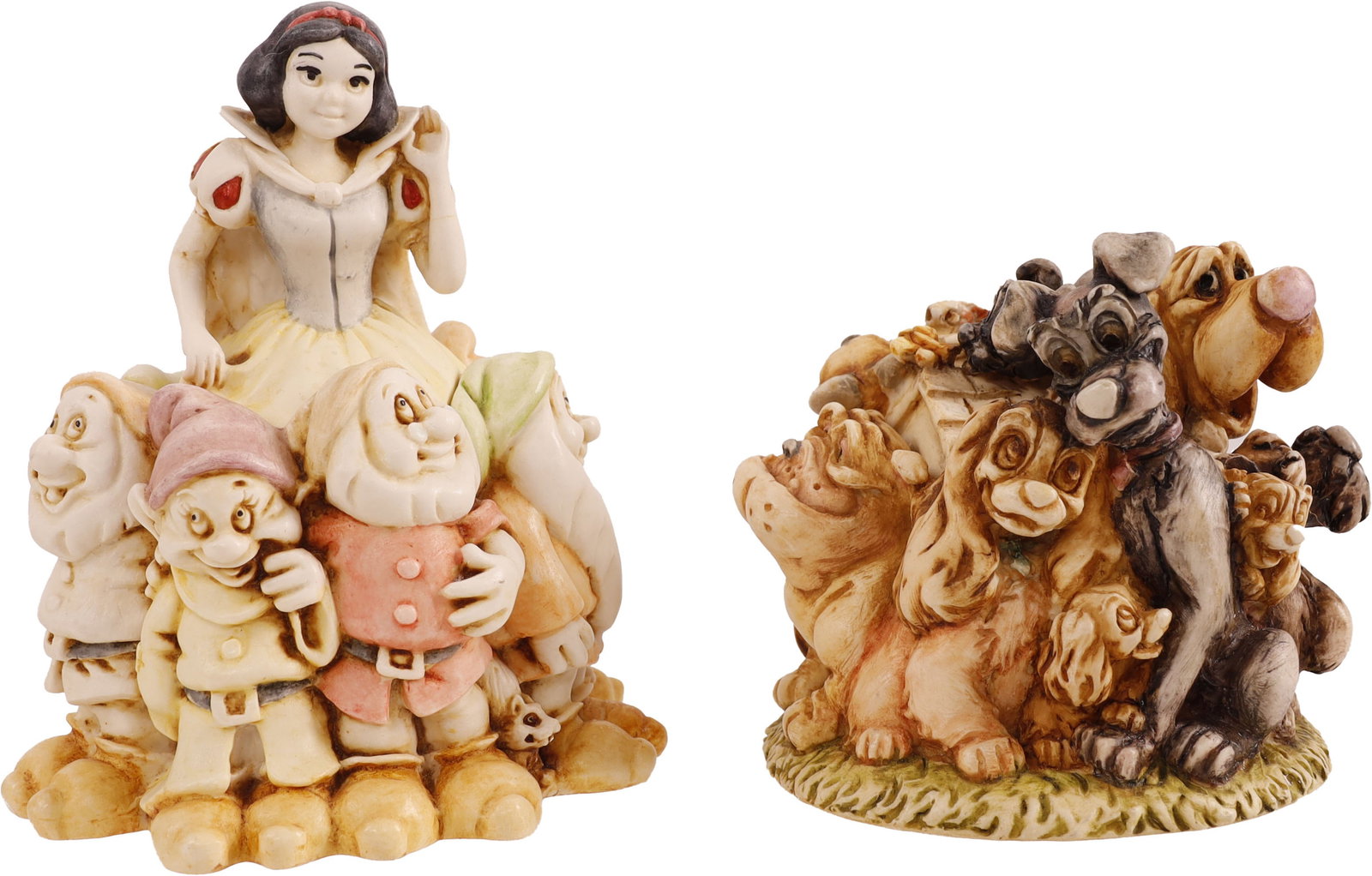 Snow White Fairest of Them All Harmony Kingdom: A resin box figurine titled 'Snow White the Fairest of Them All' by Harmony Kingdom. The piece depicts Snow White with characters from the film. It belongs to the Disney collection. This lot has a