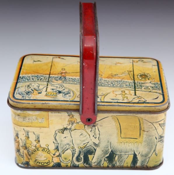 VINTAGE THE BIG SHOW CIRCUS LUNCHBOX: Lunchbox has expected wear and yellowing. Some rusting has occurred; overall in very good condition.
