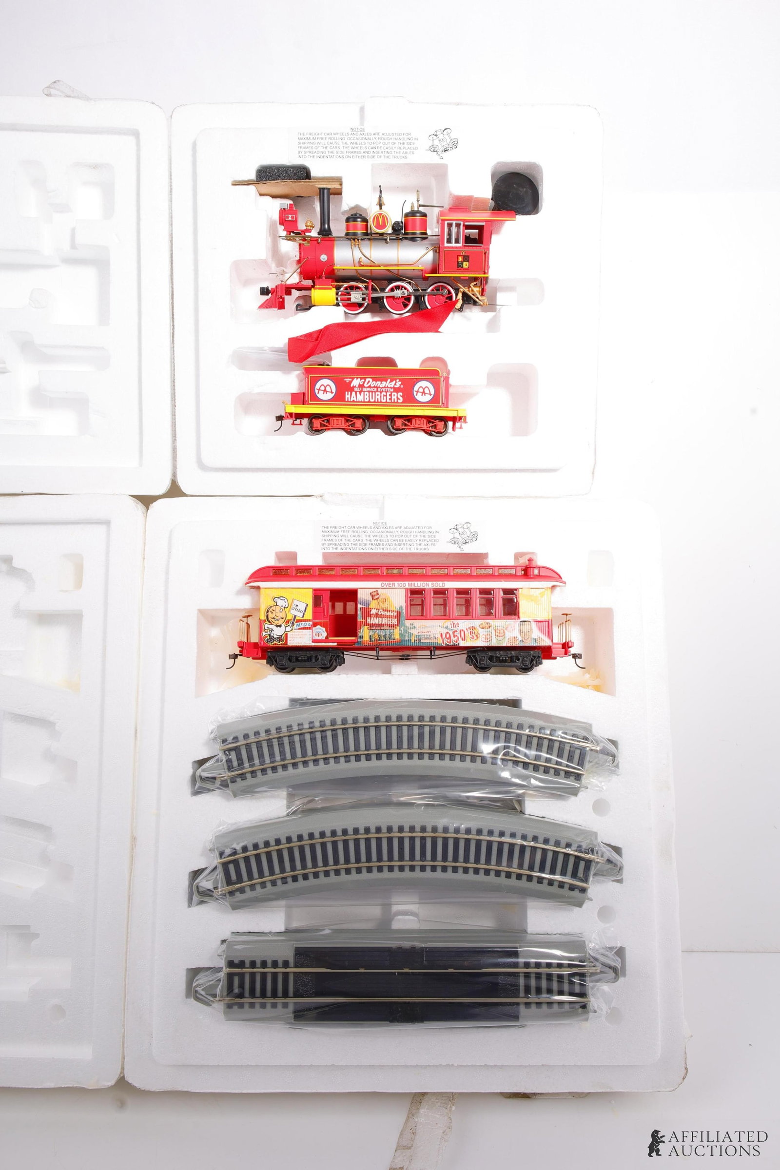 On30 Hawthorne Village McDonald's 50th Train Set (1 of 4)