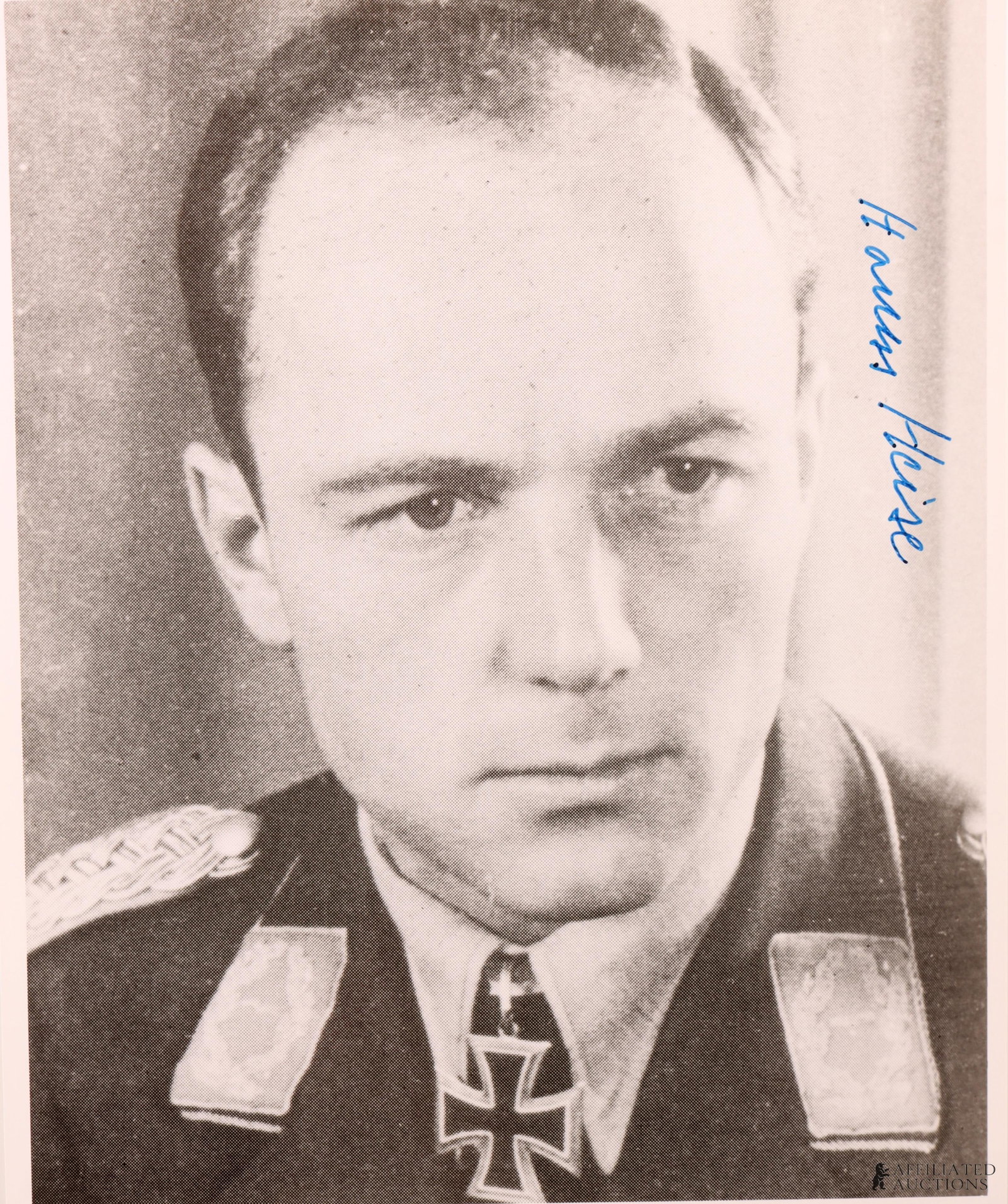 WWII German Fighter Ace Hanns Heise Autograph: A signed image of Hanns Heise, a noted Luftwaffe Fighter ace of the Second World War. He was awarded the Knights Cross of the Iron Cross.