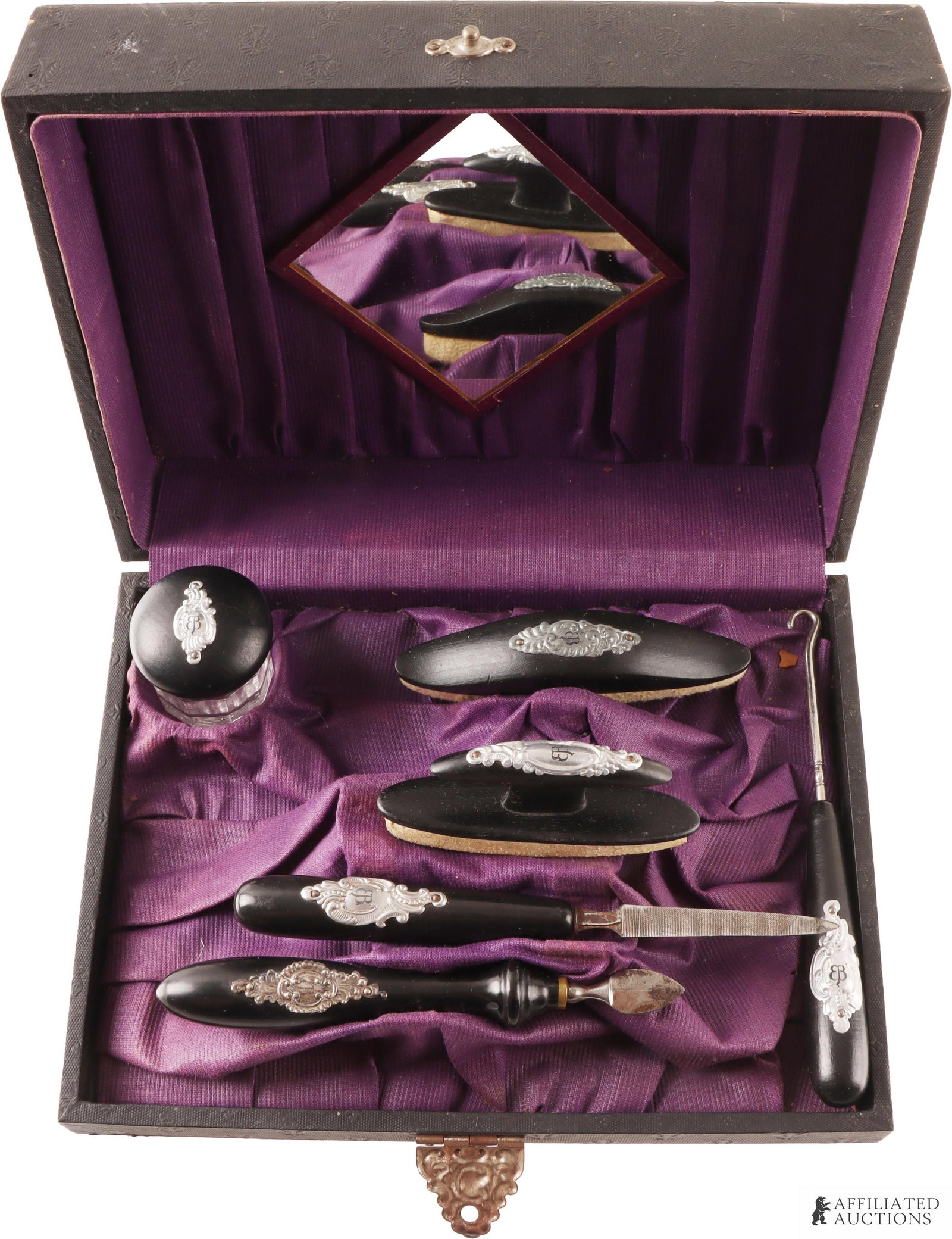 Manicure Kit Eva Braun WWII German Third Reich (1 of 2)