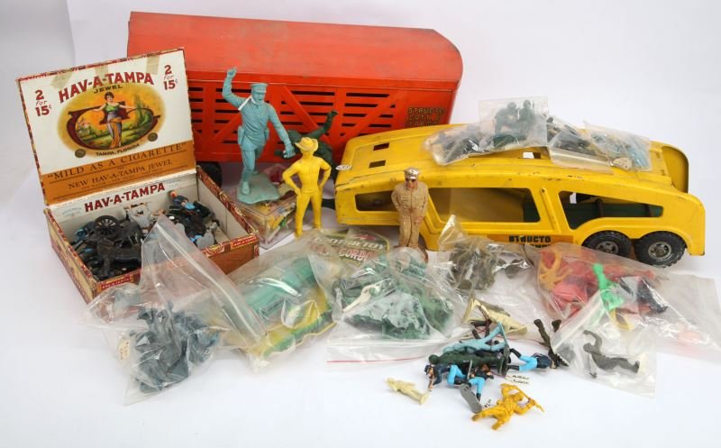 LOT OF VINTAGE CHILDREN'S TOYS: 1950's Structo Cattle Farm Livestock Trailer and Structo Auto Tansport Trailer. Used good condition. Vintage collection of Cracker Jack toys. Box of Confederate and Union Toy soldiers. Flash Gordon St
